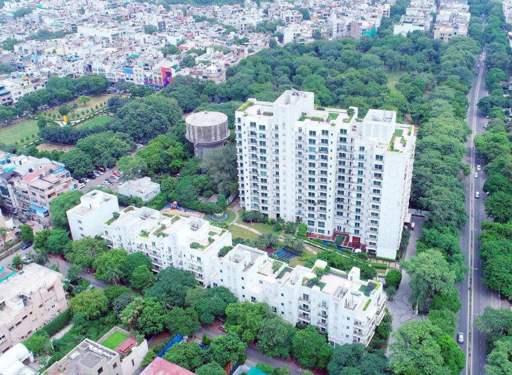 DLF King's Court